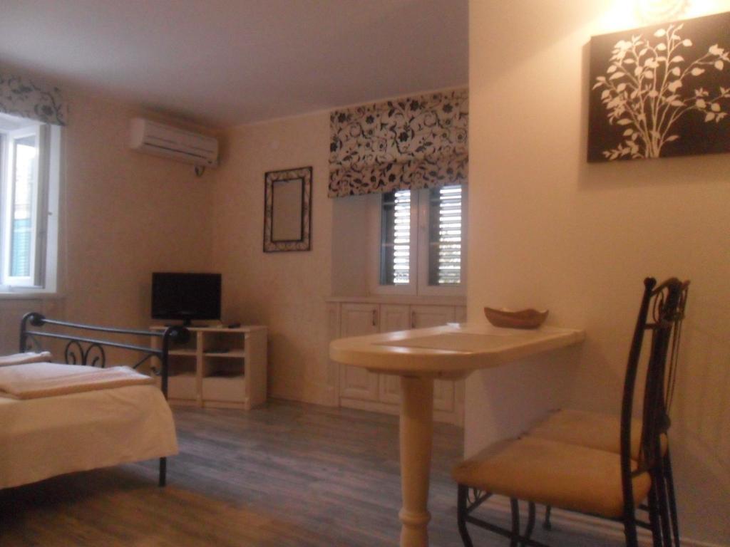 Old Town Apartment シベニク 部屋 写真