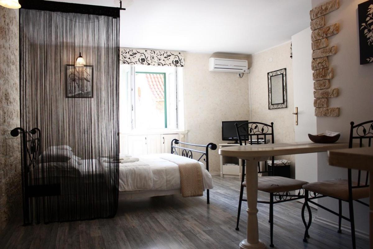 Old Town Apartment シベニク 部屋 写真
